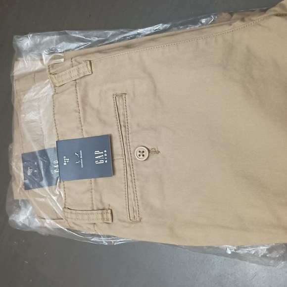 GAP 2 Pair of Boy's Straight-Fit Stretch Khaki Uniform Pants - Picture 9 of 10